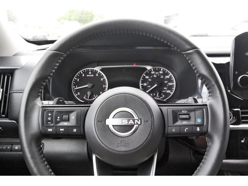 Used 2024 Nissan Pathfinder SL FWD image 13