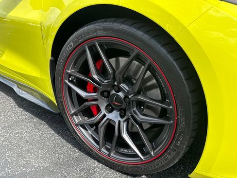 Used 2024 Chevrolet Corvette Z06 RWD image 3