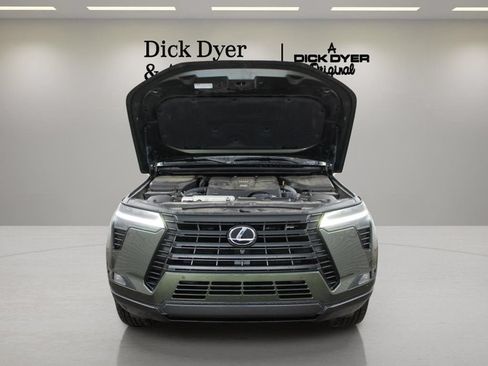 Used 2024 Lexus GX 550 w/ Accessory Package (31) AWD/4WD image 43