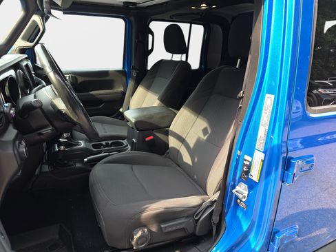 Used 2022 Jeep Gladiator Sport AWD/4WD image 5