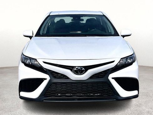 Used 2024 Toyota Camry SE image 5