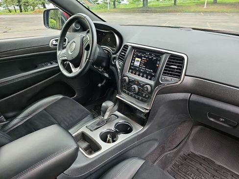 Used 2018 Jeep Grand Cherokee Altitude AWD/4WD image 14