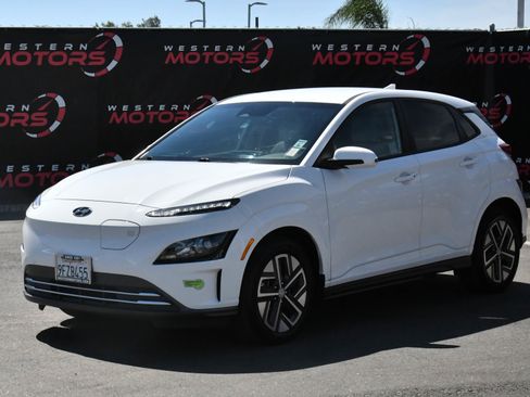 Used 2023 Hyundai Kona SE image 3