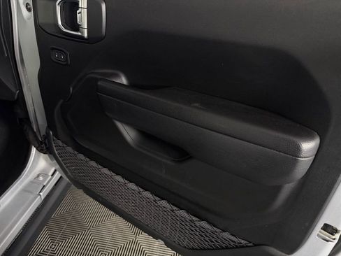 Certified 2024 Jeep Wrangler Unlimited AWD/4WD image 31