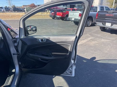 Used 2019 Ford EcoSport SE w/ SE Convenience Package image 19