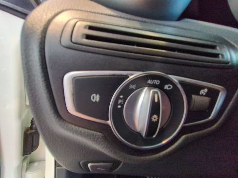 Used 2021 Mercedes-Benz GLC 300 4MATIC image 14