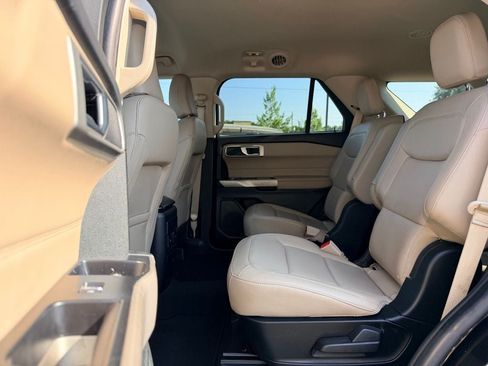Certified 2023 Ford Explorer XLT w/ Equipment Group 202A RWD image 17