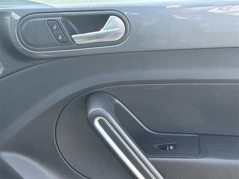 Used 2012 Volkswagen Beetle 2.5 image 23