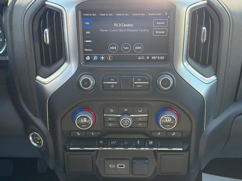Used 2022 Chevrolet Silverado 1500 LT AWD/4WD image 14