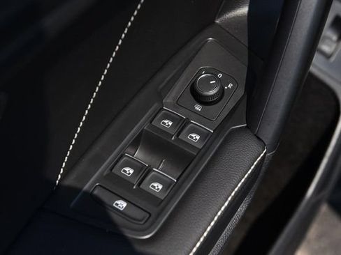 Certified 2023 Volkswagen Tiguan SE w/ Panoramic Sunroof Package FWD image 8