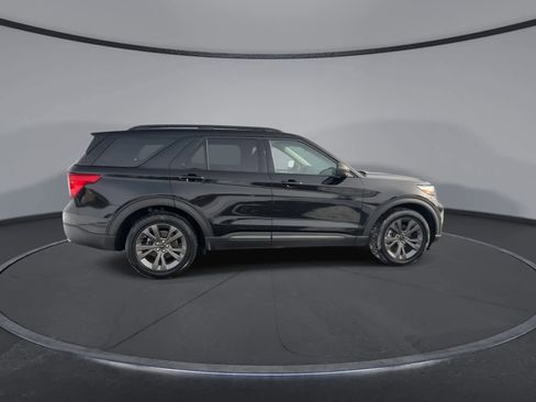 Used 2021 Ford Explorer XLT w/ Equipment Group 202A image 9