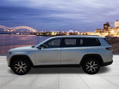 Used 2024 Jeep Grand Cherokee L Limited w/ Luxury Tech Group II image 2