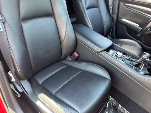 Used 2019 MAZDA MAZDA3 Hatchback w/ Preferred Package FWD image 8