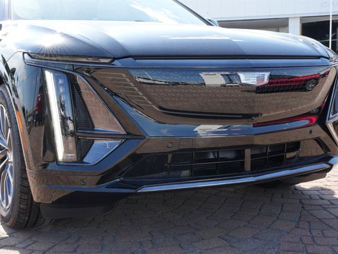 New 2025 Cadillac Lyriq Sport image 29