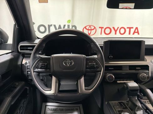 Used 2025 Toyota 4Runner SR5 AWD/4WD image 25