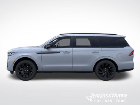 New 2026 Lincoln Navigator Reserve AWD/4WD image 3