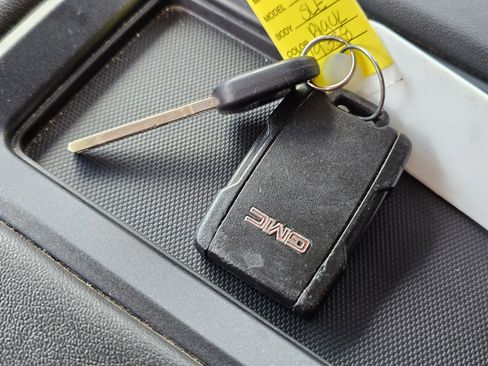 Used 2018 GMC Yukon SLE image 27