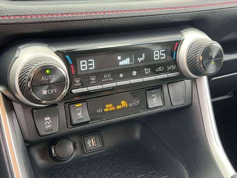 Used 2023 Toyota RAV4 SE image 27