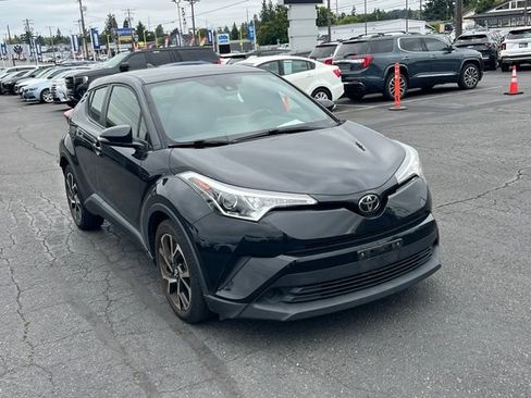 Used 2019 Toyota C-HR XLE FWD image 3