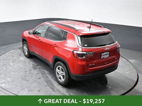 Used 2024 Jeep Compass Latitude image 47