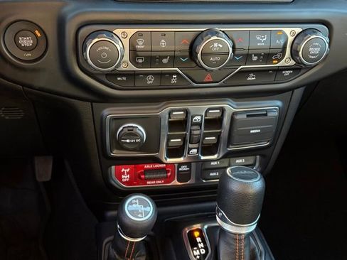 Used 2023 Jeep Gladiator Mojave w/ Cold Weather Group image 20