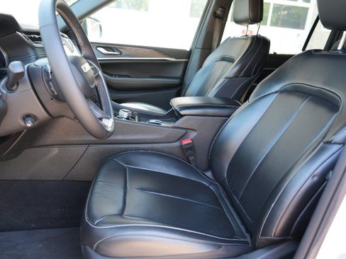 Used 2024 Jeep Grand Cherokee L Limited w/ Luxury Tech Group II AWD/4WD image 16