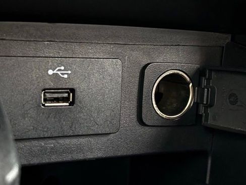 Used 2017 Ford Explorer XLT image 37