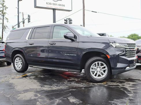 Used 2023 Chevrolet Suburban LT AWD/4WD image 2