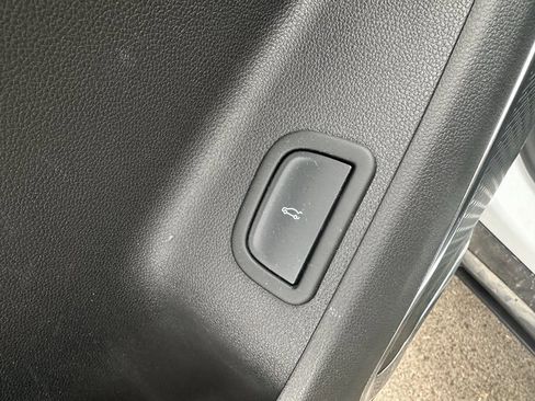 Used 2025 GMC Acadia Elevation image 23