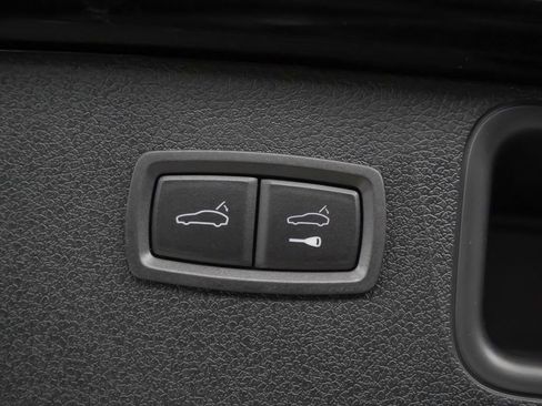 Used 2026 Porsche Macan AWD/4WD image 35