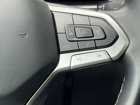 Used 2022 Volkswagen Tiguan SE AWD/4WD image 37