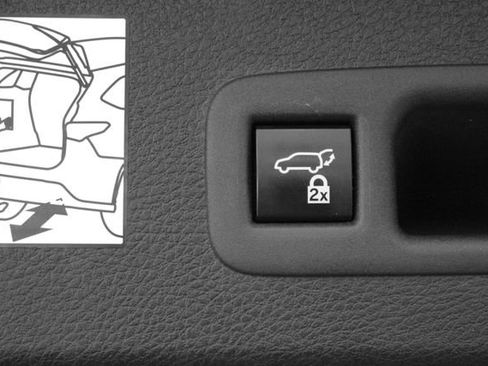 Used 2024 Toyota Sienna XSE image 47