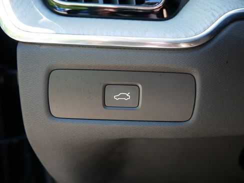 Certified 2025 Volvo XC60 B5 Plus w/ Climate Package AWD/4WD image 26