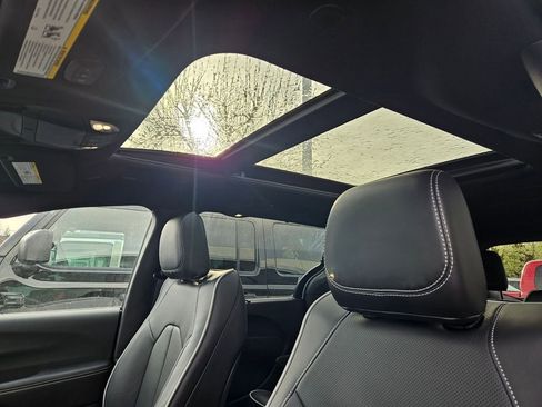 New 2026 Chrysler Pacifica Limited image 29