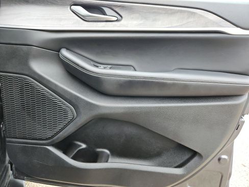 Used 2023 Jeep Grand Cherokee Limited image 25