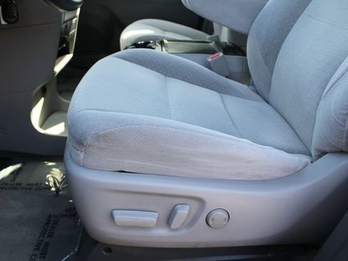 Used 2017 Toyota Sienna LE FWD image 44