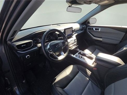 Used 2022 Ford Explorer XLT w/ Equipment Group 202A image 17