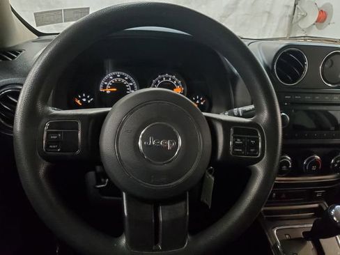 Used 2014 Jeep Patriot Sport image 15