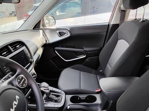 Used 2024 Kia Soul LX FWD image 8