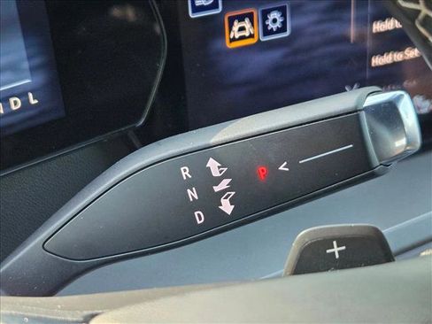 Used 2026 Chevrolet Traverse LT FWD image 12
