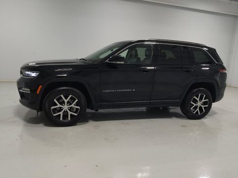 Used 2023 Jeep Grand Cherokee Limited AWD/4WD image 2