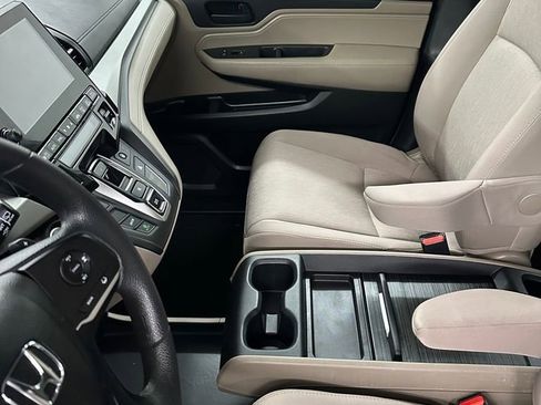 Used 2018 Honda Odyssey EX image 18