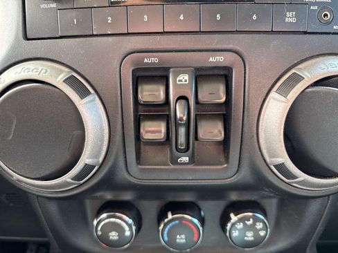 Used 2017 Jeep Wrangler Unlimited Sport w/ Quick Order Package 24S AWD/4WD image 16