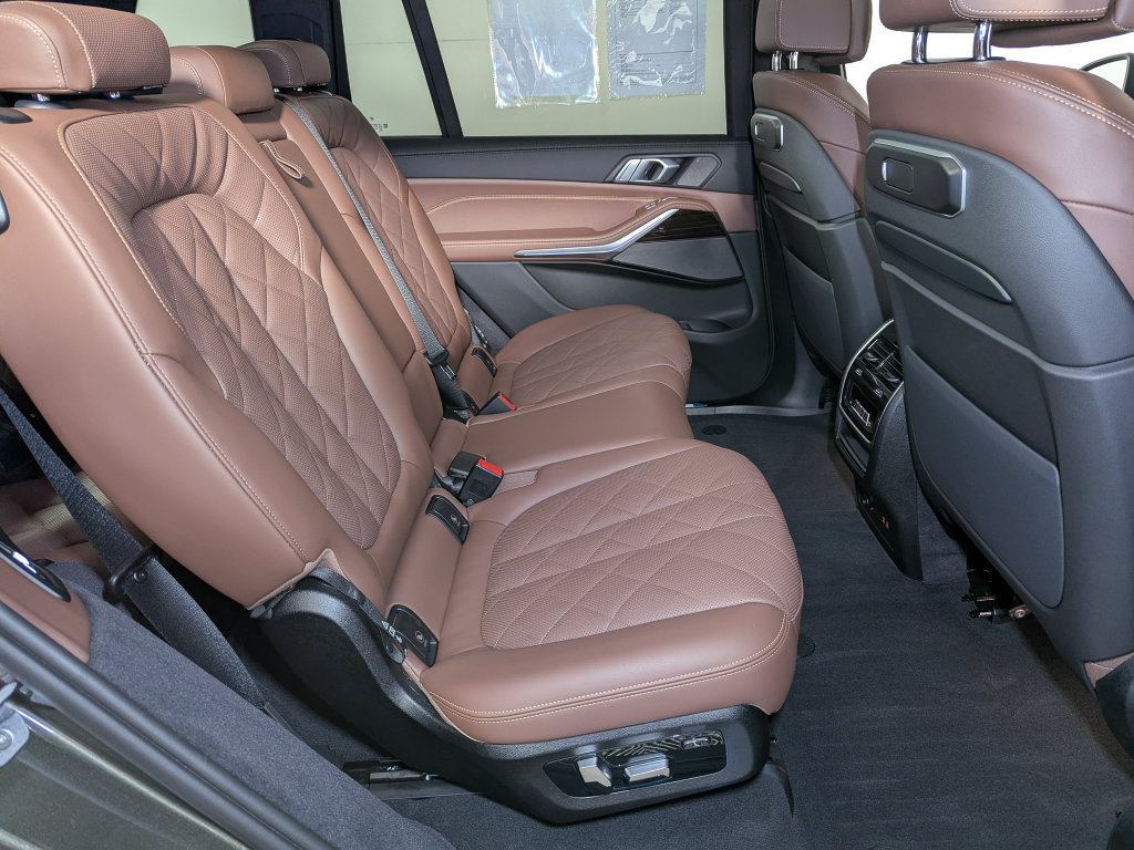 Certified 2025 BMW X7 xDrive40i AWD/4WD image 45
