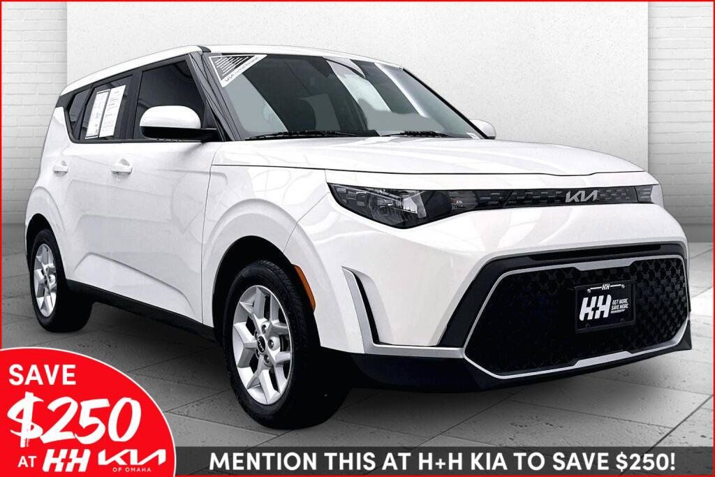 Used 2024 Kia Soul LX w/ Option Group 015 FWD image 1