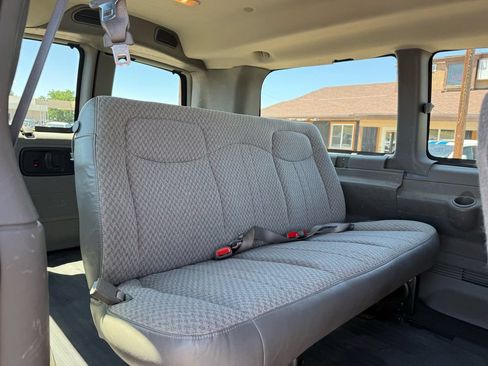 Used 2007 Chevrolet Express 1500 Passenger RWD image 17