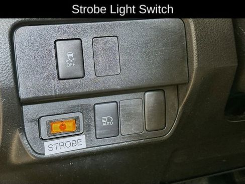 Used 2022 Toyota Tacoma SR AWD/4WD image 8