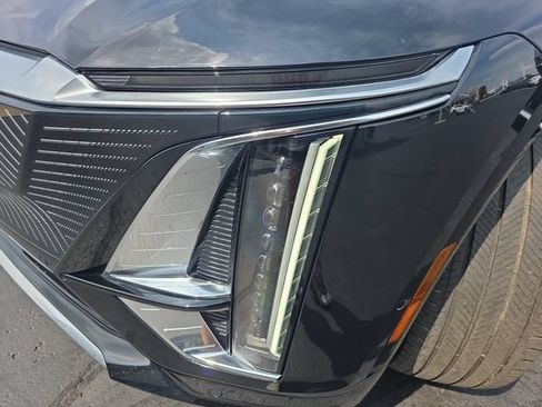 Certified 2024 Cadillac Lyriq Luxury AWD/4WD image 33