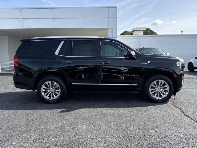 Used 2023 GMC Yukon SLT AWD/4WD image 2