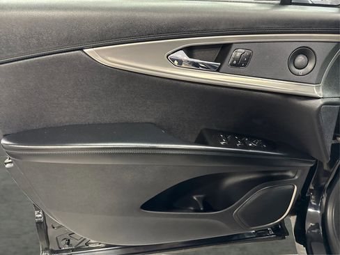 Used 2016 Lincoln MKX Reserve w/ Technology Package image 19